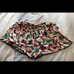 Floral flowly shorts